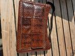 krokodillen leren tas met suède binnenkant 30 x 20 vintage, Sieraden, Tassen en Uiterlijk, Tassen | Damestassen, Ophalen of Verzenden