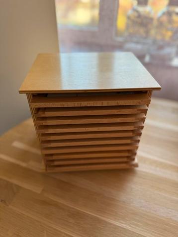 Rolf houten puzzelkast + 10 kunststof legpuzzels beschikbaar voor biedingen