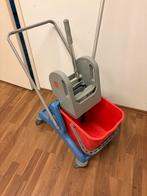 Poetskar met emmer en dwijl, Ophalen, Dweilemmer, -bak, of -wagen