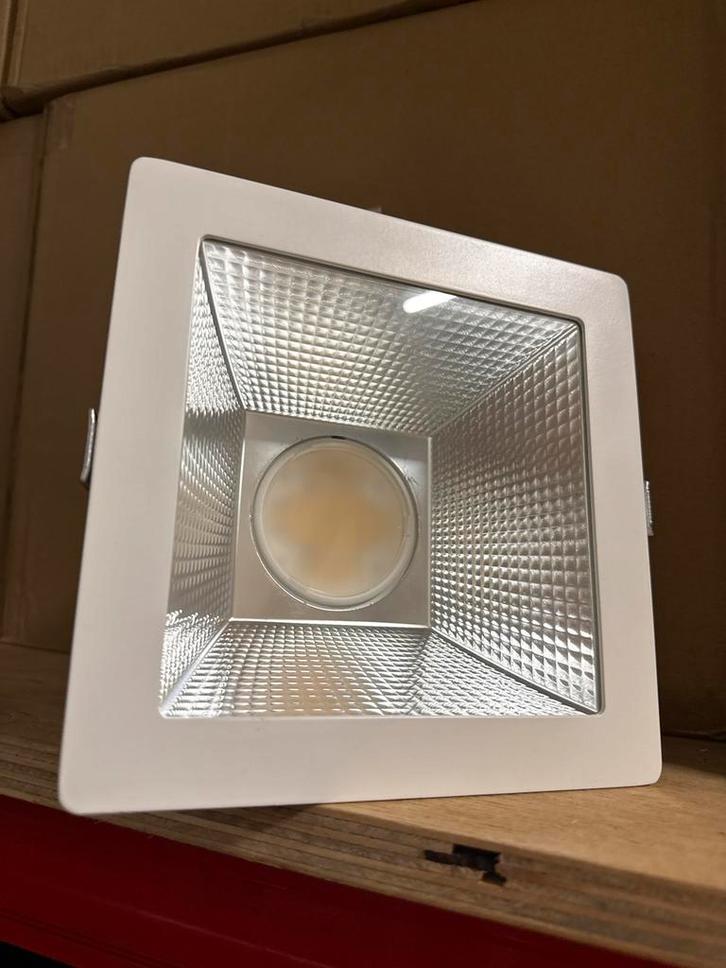 Artecta Mainz-SQ185 WW Plafondlampen - Nieuw in Doos, Huis en Inrichting, Lampen | Plafondlampen, Nieuw, Metaal, Ophalen of Verzenden