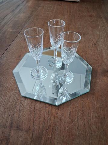 3x kristallen glaasje + glazen plaatjes  beschikbaar voor biedingen