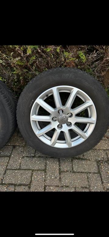 Mooie schadevrije Audi Velgen met Winterbanden 225/55 R16 beschikbaar voor biedingen