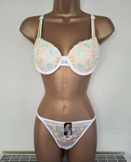 Chique Roomwitte Voorgevormde BH met Doorzichtige String, Kleding | Dames, Ondergoed en Lingerie, Setje, Wit, Ophalen of Verzenden