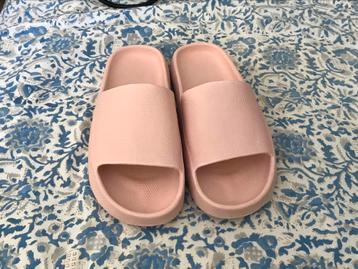 Badslippers/ zomerslippers of pantoffels maat 39/40 beschikbaar voor biedingen