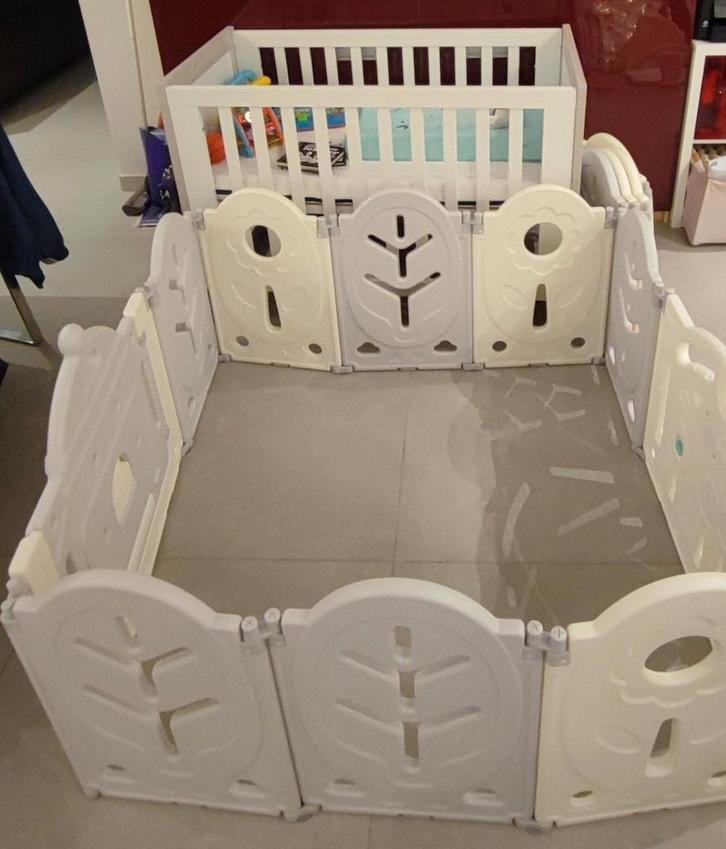 Ledikant, grondbox en schommel + kledingpakket, Kinderen en Baby's, Babywiegjes en Ledikanten, Gebruikt, Ledikant, Ophalen of Verzenden