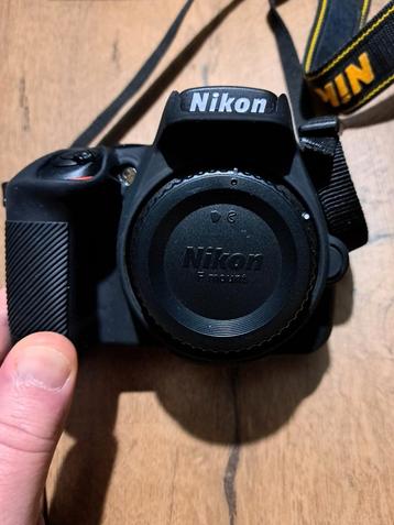 Zo goed als nieuwe Nikon D3500 Camera beschikbaar voor biedingen