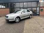 Skoda Octavia 2.0 FSI Elegance Automaat, Cruise control, Auto's, Parkeersensor, Stof, Gebruikt, Zwart