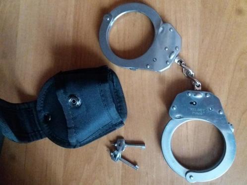 KEL-MET stalen handboeien, Verzamelen, Militaria | Algemeen, Overige soorten, Overige typen, Overige gebieden, Verzenden