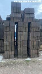 1.100m2 rood, gebruikte betontegels 30x30x4,5cm terrastegels