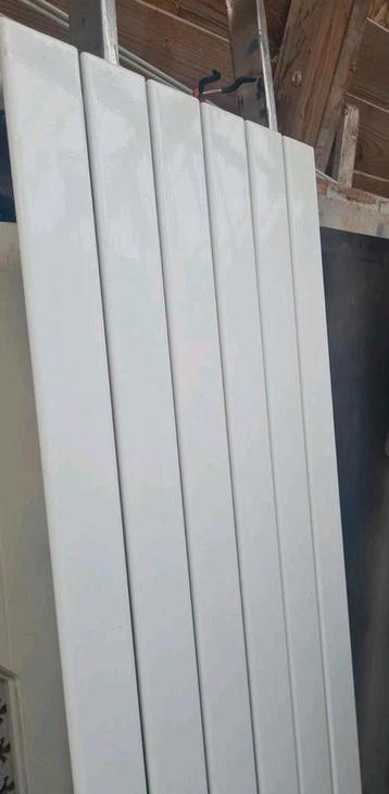 2 x radiators lamellen design beschikbaar voor biedingen