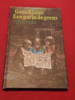GESIGNEERD Een gat in de grens. Guus Kuijer. 1979 uitgave., Ophalen of Verzenden, Gelezen