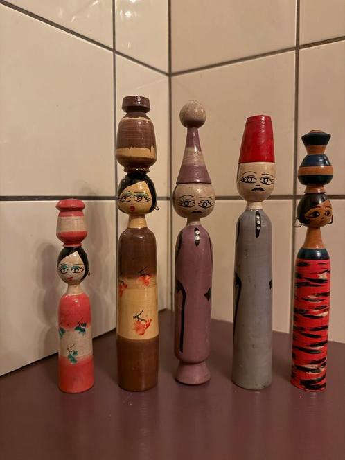 Vijf retro kokeshi handbeschilderde Egyptische houten poppen, Verzamelen, Retro, Ophalen of Verzenden