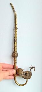 metalen opiumpijp met voorstelling van vogel, Ophalen of Verzenden, Asbak