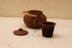 stenen/ aardewerk theepot met rieten hendel 47530, Gebruikt, Overige typen, Ophalen of Verzenden, Overige stijlen