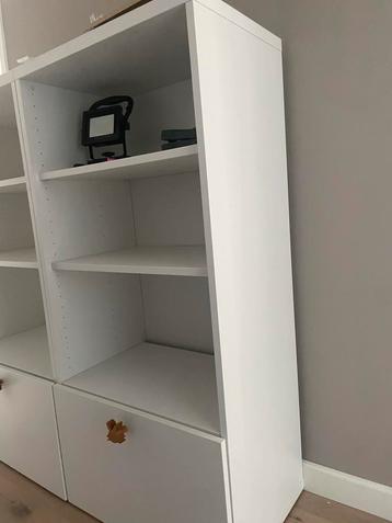 2x Besta boekenkast met lade en eikenhouten greep