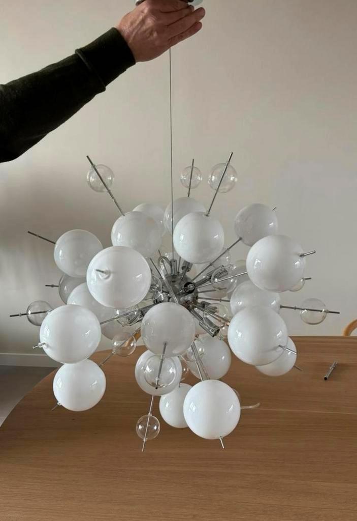 Moderne hanglamp met glazen bollen, Huis en Inrichting, Lampen | Hanglampen, Zo goed als nieuw, 50 tot 75 cm, Glas, Ophalen of Verzenden