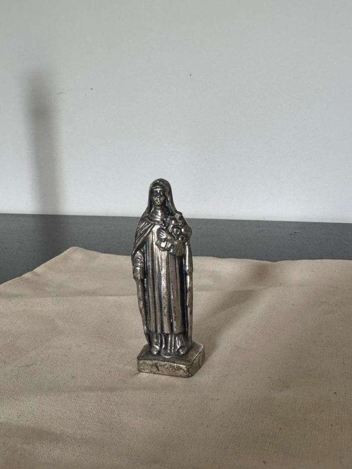 Frans Mariabeeldje in zilverkleurig metaal – Lourdes stijl, Antiek en Kunst, Antiek | Religie, Ophalen of Verzenden