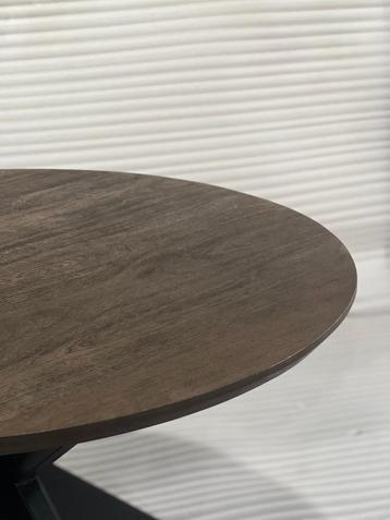 walnoot kleur eettafel rond/deens ovaal/rechthoekig beschikbaar voor biedingen