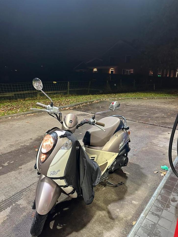 Sym mio 100, Fietsen en Brommers, Scooters | SYM, Zo goed als nieuw, Mio, Benzine, Ophalen