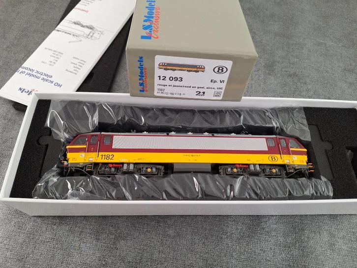 Ls models NMBS Benelux loc reeks 11.8, Hobby en Vrije tijd, Modeltreinen | H0, Zo goed als nieuw, Locomotief, Gelijkstroom, Overige merken