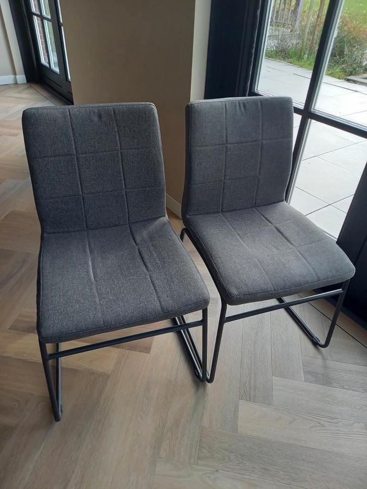 2 Eetkamerstoelen Grijs/Bruin - Zo Goed Als Nieuw!, Huis en Inrichting, Stoelen, Zo goed als nieuw, Twee, Stof, Grijs, Ophalen