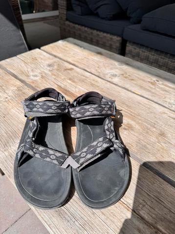 Teva kind maat 37 zgan  beschikbaar voor biedingen