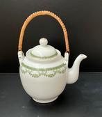 Antieke chocoladeketel, wit met mintgroen motief, Ophalen