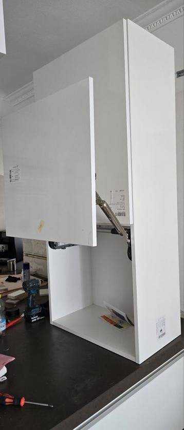 2 Mooie nieuwe kasten met speciaal liftsysteem