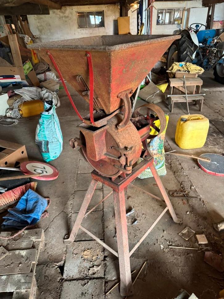 Zeldzame antieke graan‑/schrootmolen, Antiek en Kunst, Antiek | Gereedschap en Instrumenten, Ophalen