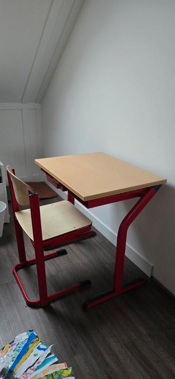 Nerum School Lessenaar met Stoel - De Bussel Vlijmen RUILEN beschikbaar voor biedingen