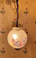 Lampje glazen bol met bloemetjes voor poppenhuis, Ophalen of Verzenden, Zo goed als nieuw, Overige typen