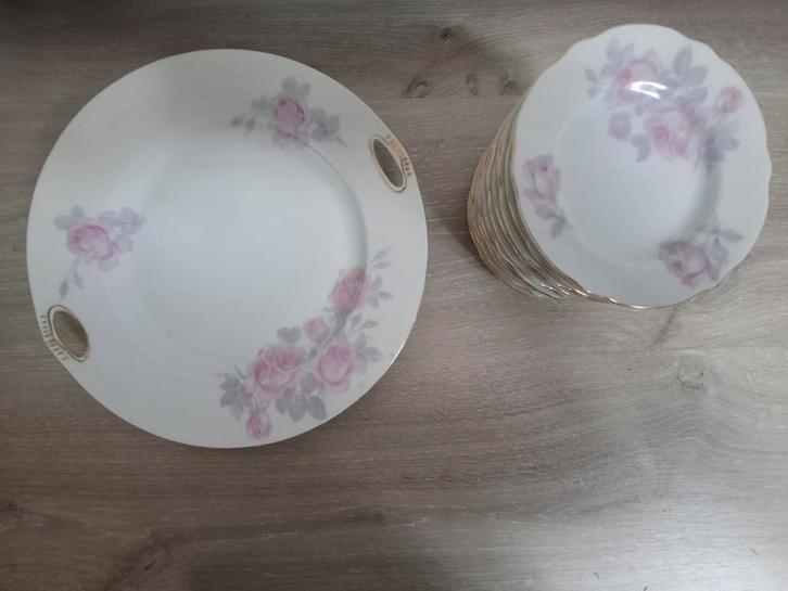 Victoria Czechoslovakia Gebaksbord met Schoteltjes, Huis en Inrichting, Keuken | Servies, Ophalen