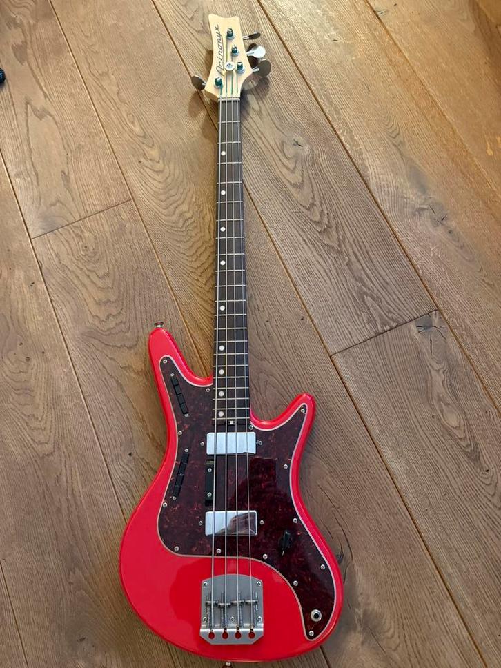 Nordstrand Acinonyx V1 bass, Muziek en Instrumenten, Snaarinstrumenten | Gitaren | Bas, Zo goed als nieuw, Ophalen