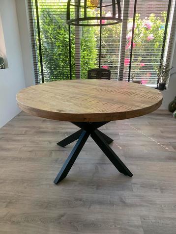 Industriële ronde Mango eettafel met stalen poot  beschikbaar voor biedingen