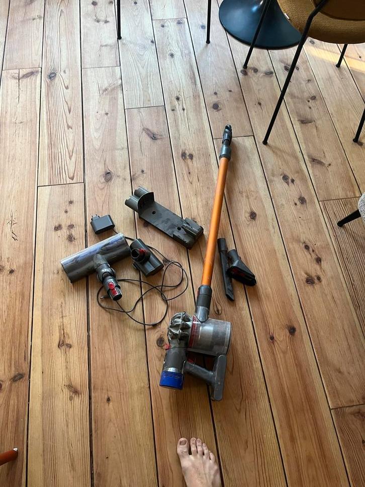 Dyson V8 - Accu Defect, Witgoed en Apparatuur, Stofzuigers, Niet werkend, Stofzuiger, Minder dan 1200 watt, Reservoir, Ophalen