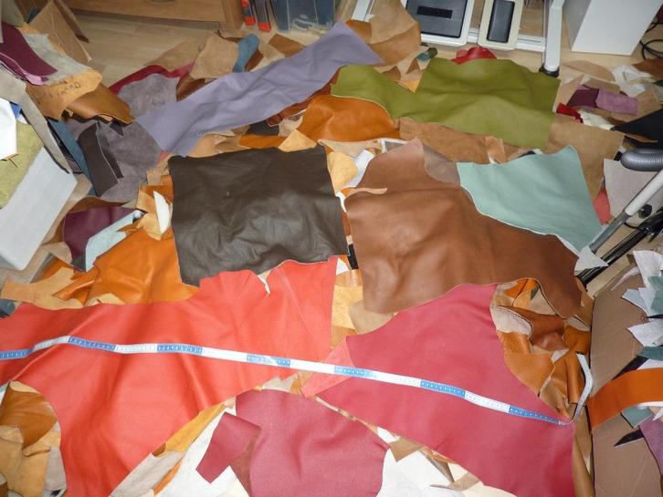 Grotere resten nr 47 met 9 kilo soepel echt leer rundleer, Hobby en Vrije tijd, Stoffen en Lappen, Nieuw, Leer of Kunstleer, 30 tot 120 cm