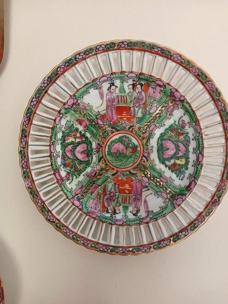 Chinees wandbord kleurrijk goud gemerkt, Antiek en Kunst, Antiek | Keramiek en Aardewerk, Ophalen of Verzenden