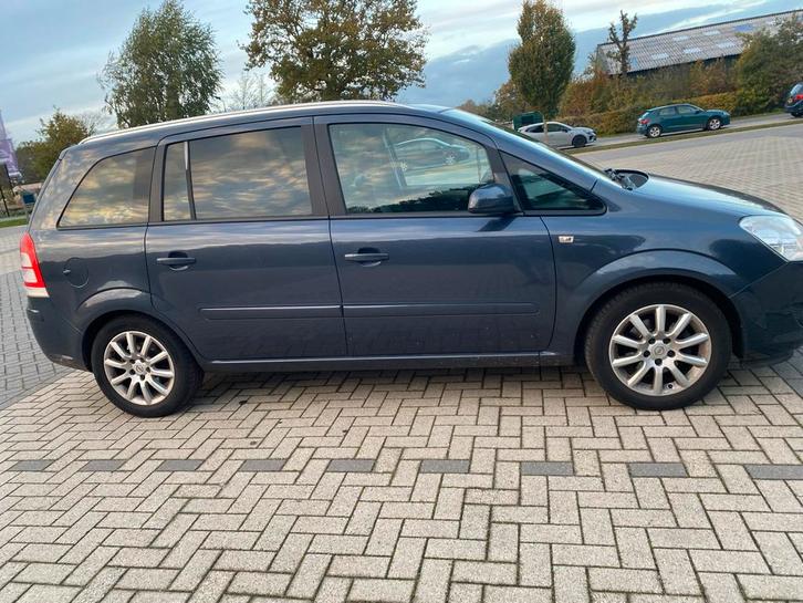 Opel Zafira 1.8 2009 Grijs Apk, Auto's, Opel, Particulier, Zafira, ABS, Adaptieve lichten, Airbags, Airconditioning, Alarm, Bluetooth