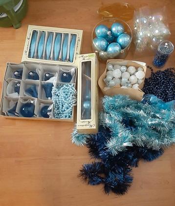 Kerstversiering compleet blauw, incl. 10 glazen klokjes beschikbaar voor biedingen