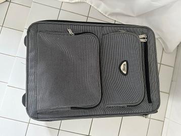 Reiskoffer, grijze stof, twee wielen, handvat. Merk Bulaggi beschikbaar voor biedingen