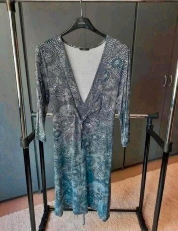 Nette jurk maat L, Kleding | Dames, Jurken, Wit, Knielengte, Ophalen of Verzenden
