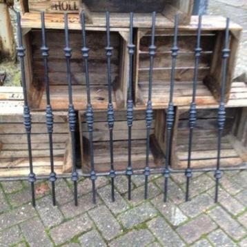 Trapspijlen / deurroosters / ornament te koop. beschikbaar voor biedingen