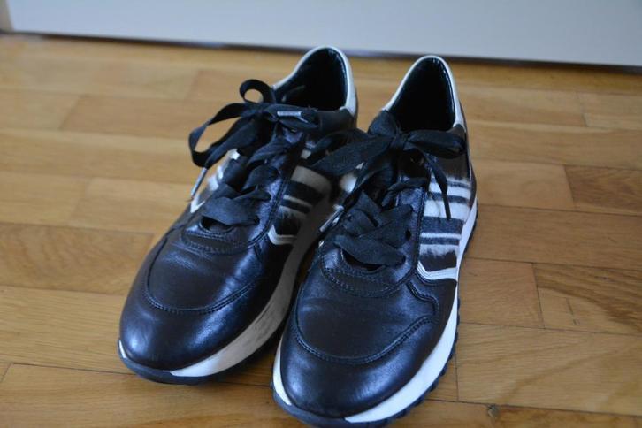 DL sport Zwarte sneakers maat 40, Kleding | Dames, Schoenen, Zo goed als nieuw, Sneakers of Gympen, Zwart, Ophalen of Verzenden