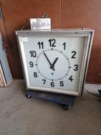 xxxl fabrieks klok uit de 60jaren, Huis en Inrichting, Woonaccessoires | Klokken, Ophalen, Gebruikt, Analoog, Wandklok