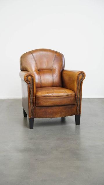 Mooie statige fauteuil/ armchair gemaakt van schapenleer beschikbaar voor biedingen