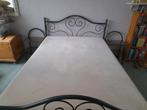 Tweepersoonsbed metaal / ledikant + 2 nachtkastjes, Huis en Inrichting, Ophalen, Gebruikt, Romantisch, Tweepersoons