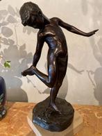 Antiek bronzen beeld jongen met kreeft 42 cm hoog, Antiek en Kunst, Antiek | Koper en Brons, Ophalen, Brons
