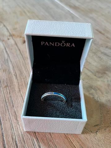 Zilveren ring. Pandora.  beschikbaar voor biedingen