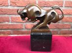 mooi vormgegeven bronzen beeld van een stier, Antiek en Kunst, Ophalen of Verzenden