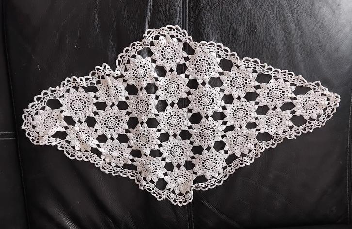 Gehaakt kleedje lopertje - Wit 65 cm lang, Huis en Inrichting, Stoffering | Tapijten en Kleden, 50 tot 100 cm, 50 tot 100 cm, Rechthoekig